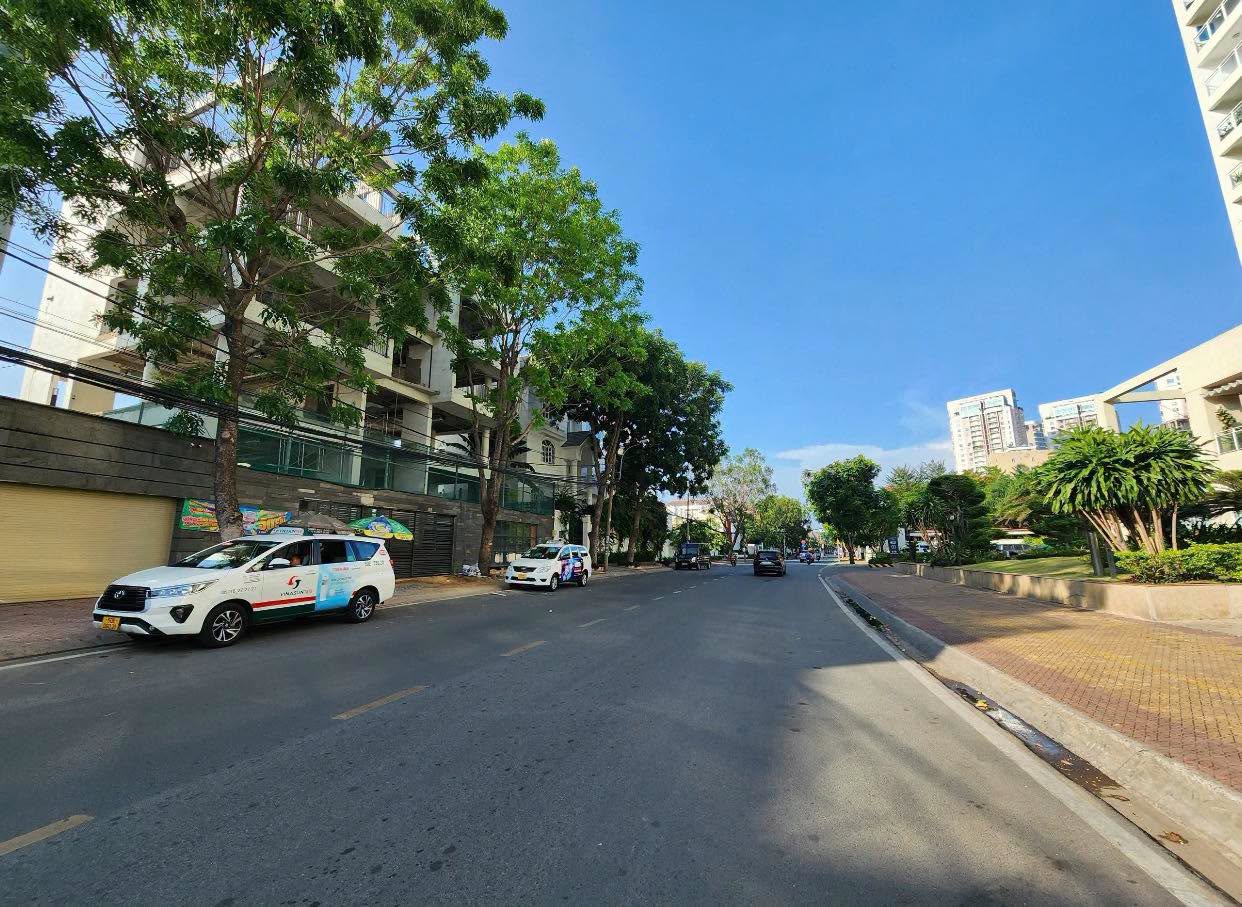 Biệt thự / Villa Nguyễn Văn Hưởng — hình 3